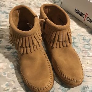 Minnetonka Kids side zip Booties